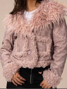 Cropped Pink marble faux leather jacket with faux fur trim